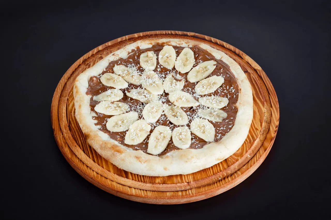 Nutella Banana pizza