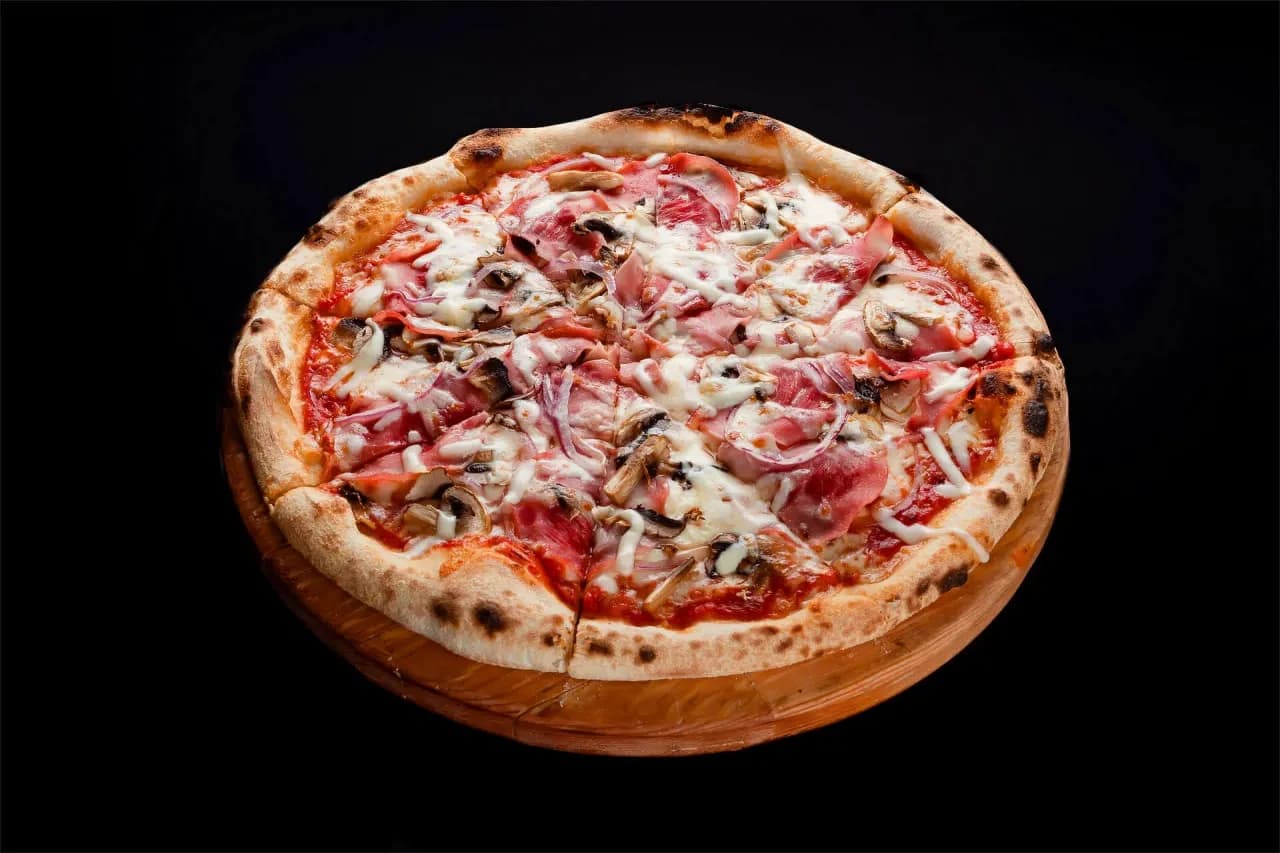 Ham and Mushrooms pizza