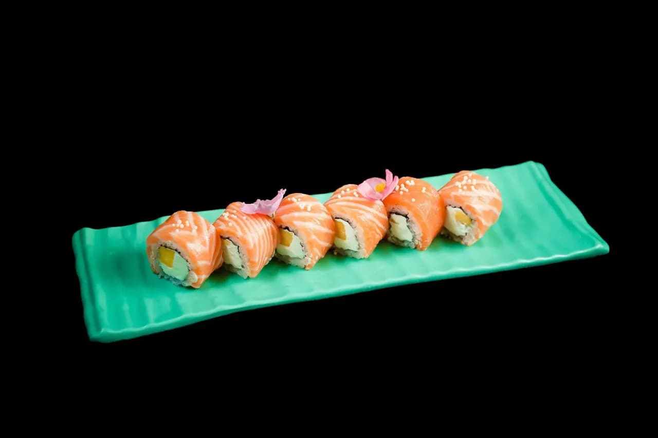 Philadelphia roll with <b>mango</b> 6 pcs.